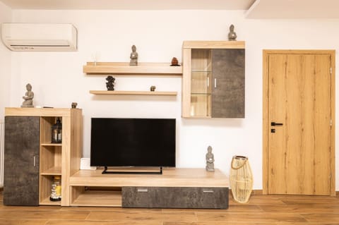 Communal lounge/ TV room, TV and multimedia, Living room, Seating area