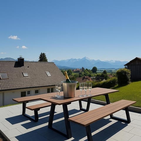 Natural landscape, View (from property/room), Balcony/Terrace, Dining area, Mountain view