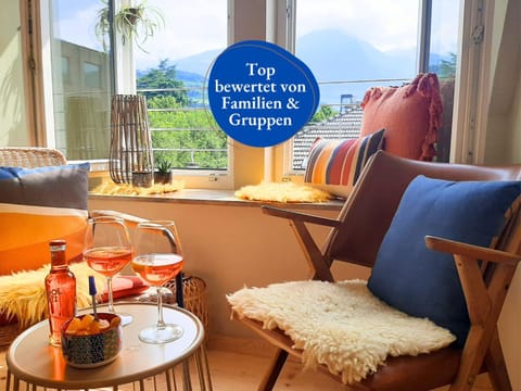 Natural landscape, Living room, Seating area, Dining area, Mountain view, Drinks