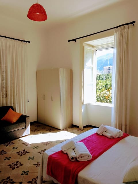 Bed, Natural landscape, Photo of the whole room, Bedroom