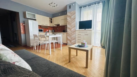 Communal lounge/ TV room, TV and multimedia, Kitchen or kitchenette, Seating area, internet, microwave, kitchen