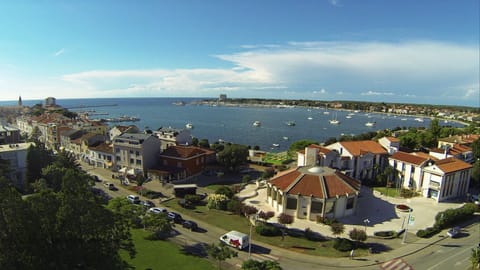 Off site, Bird's eye view, Area and facilities, Location