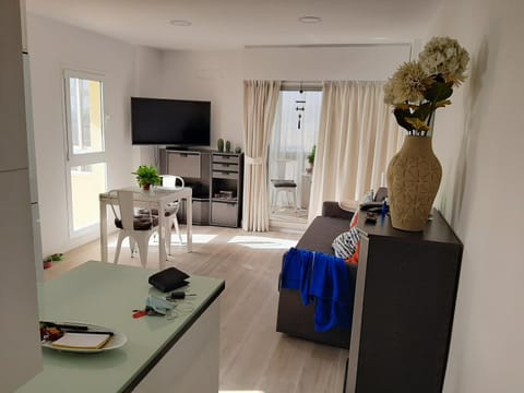 TV and multimedia, Living room, Seating area, Dining area