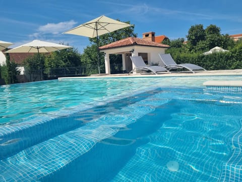 Swimming pool, Swimming pool