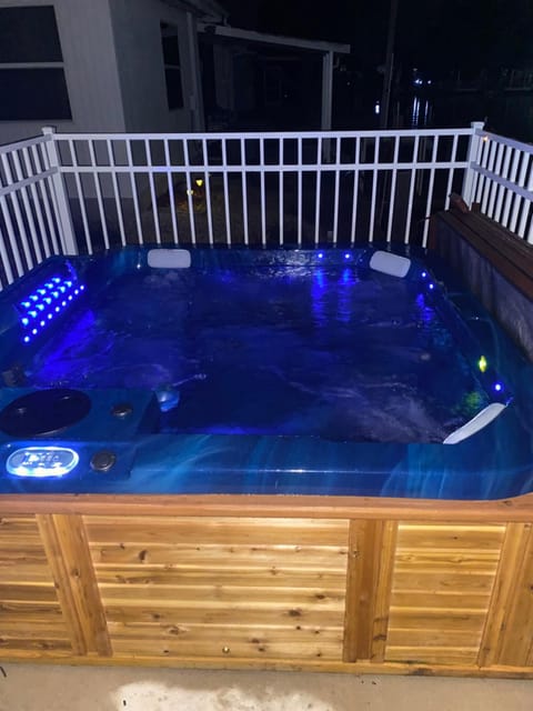 Hot tub and Dock Gilligan's on the Island House in Matlacha