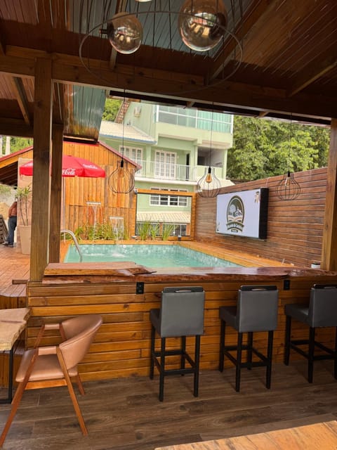 Communal lounge/ TV room, Evening entertainment, Pool view