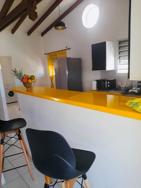 Kitchen or kitchenette, Lounge or bar