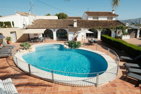 Balcony/Terrace, Swimming pool, Breakfast, sunbed
