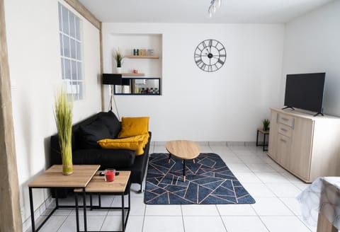 TV and multimedia, Living room, Lounge or bar, Seating area