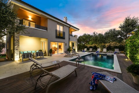 Swimming pool