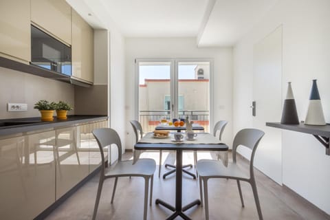 Kitchen or kitchenette, Dining area, Communal kitchen