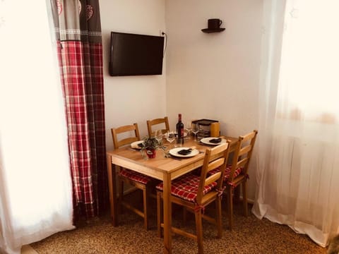 Studio Fondue chocolat, 100m des pistes Wifi fibre, parking privé Apartment in Haute-Savoie