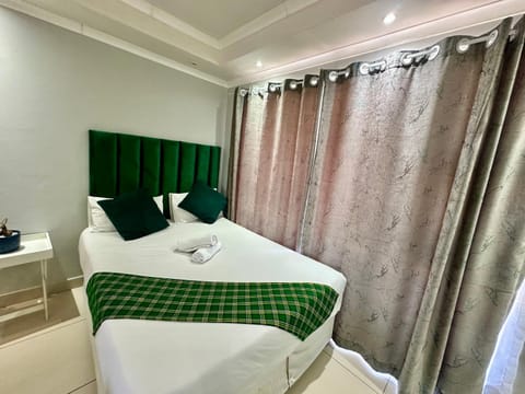 Mowetu Guest House Bed and Breakfast in Cape Town