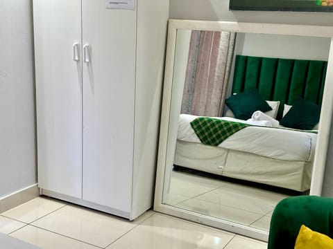 Mowetu Guest House Bed and Breakfast in Cape Town