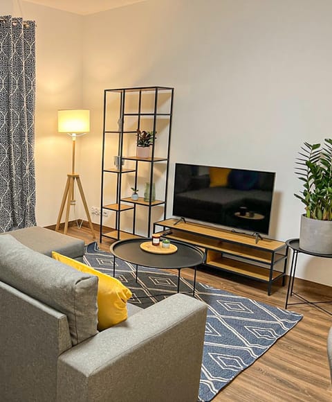 Communal lounge/ TV room, TV and multimedia, Living room, Seating area