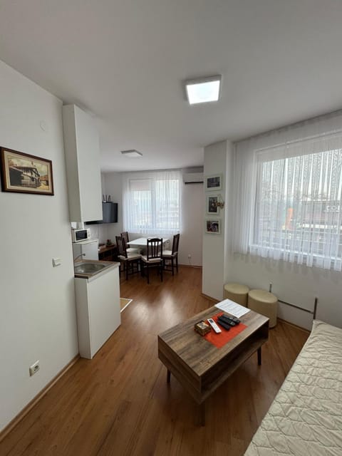 TV and multimedia, Kitchen or kitchenette, Living room, Dining area