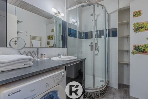 Shower, Bathroom, washing machine