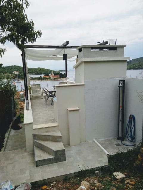 Casa Poquita Vis (Vis town center, seaview terrace) House in Vis