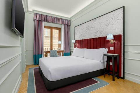 Bed, TV and multimedia, Photo of the whole room