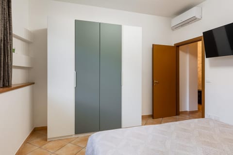 TV and multimedia, Bedroom, wardrobe, air conditioner