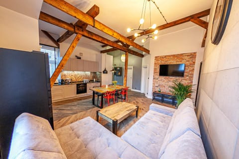 TV and multimedia, Living room, Seating area, Dining area