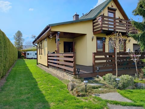 Property building, Facade/entrance, Day, Natural landscape, Garden, Garden view