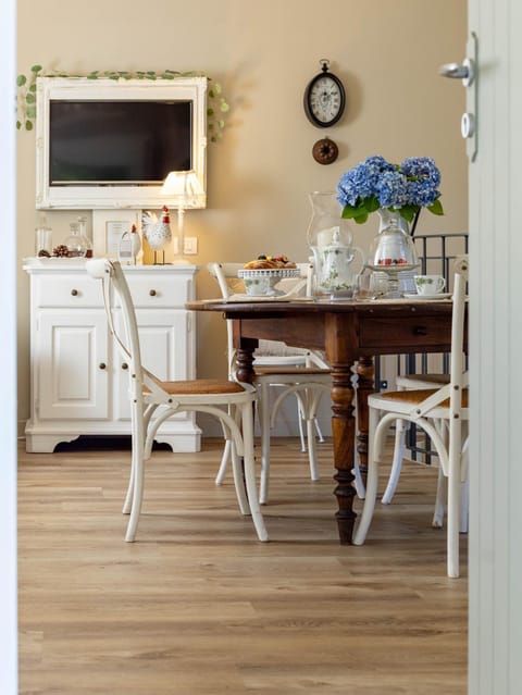 TV and multimedia, Kitchen or kitchenette, Dining area