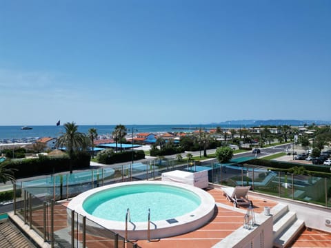 Sea view, Swimming pool, sunbed