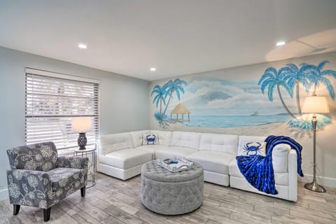 Waterfront Matlacha Paradise with Hot Tub and Dock! House in Matlacha