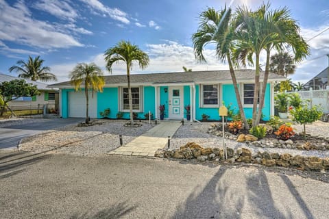 Waterfront Matlacha Paradise with Hot Tub and Dock! House in Matlacha