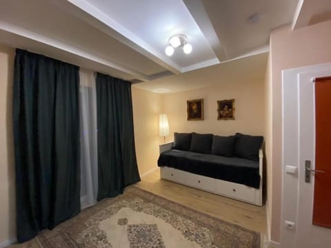 Bed, Living room