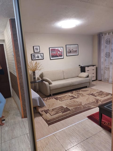 Photo of the whole room, Seating area