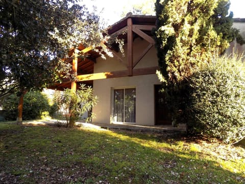 Property building, Day, Natural landscape, Garden, Garden view