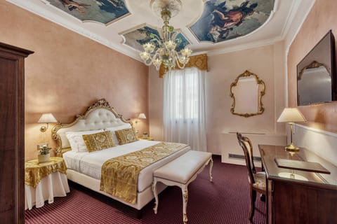Bed, Photo of the whole room, Decorative detail, Bedroom