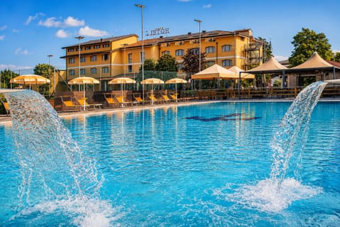 Property building, Pool view, Swimming pool, sunbed