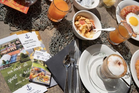 Restaurant/places to eat, Food, Continental breakfast