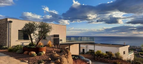 Villa-soleil-levant vue mer panoramique Villa in Sari-Solenzara