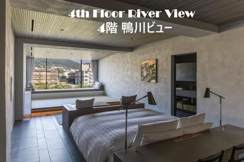 Photo of the whole room, River view