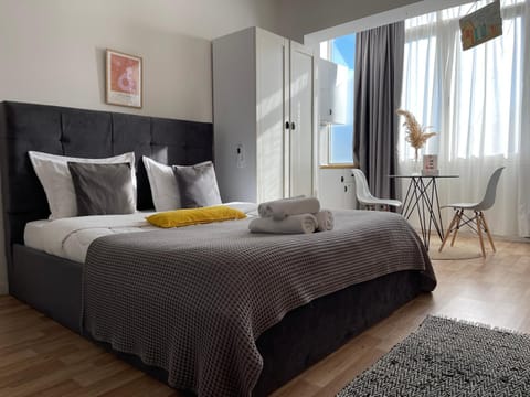 Bed, Decorative detail, Dining area, wardrobe