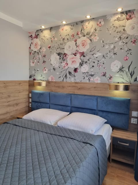 Other, Photo of the whole room, Bedroom