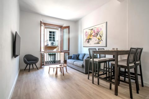 Living room, Seating area, Dining area