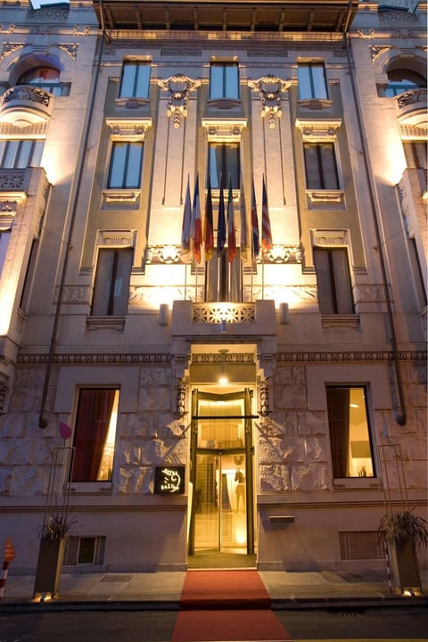Facade/entrance, Night