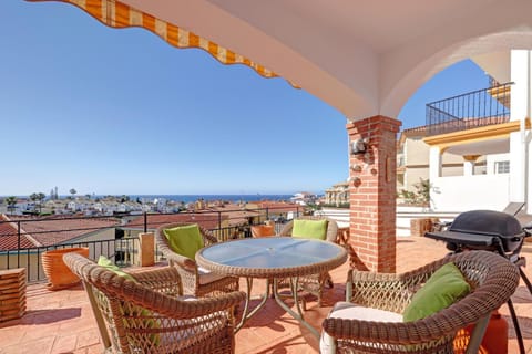 Property building, Balcony/Terrace, Living room