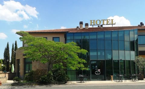 Property building, Facade/entrance, Lobby or reception