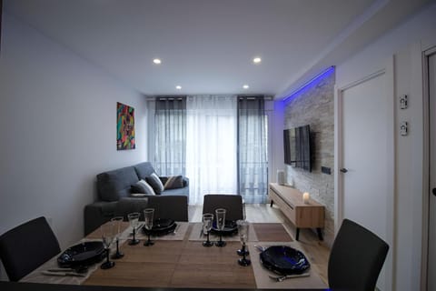 Communal lounge/ TV room, TV and multimedia, Seating area, Dining area