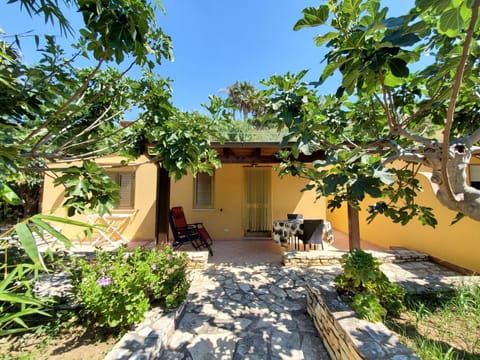 Patio, Facade/entrance, Garden