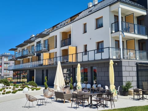 Property building, Restaurant/places to eat