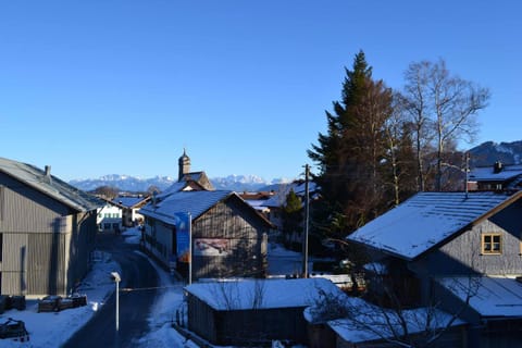 Neighbourhood, Winter, Mountain view