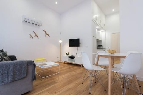 TV and multimedia, Seating area, Dining area