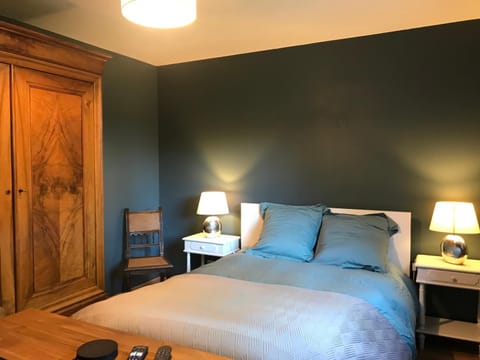 TV and multimedia, Photo of the whole room, wardrobe